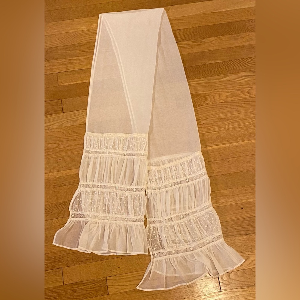 Gorgeous Elegant Ivory Shawl w Lace & Sequins - Picture 6 of 7